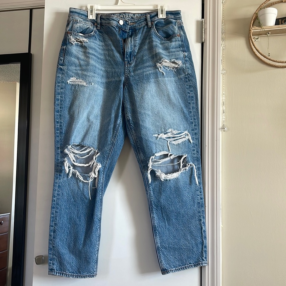 American Eagle never worn mom jean size 14